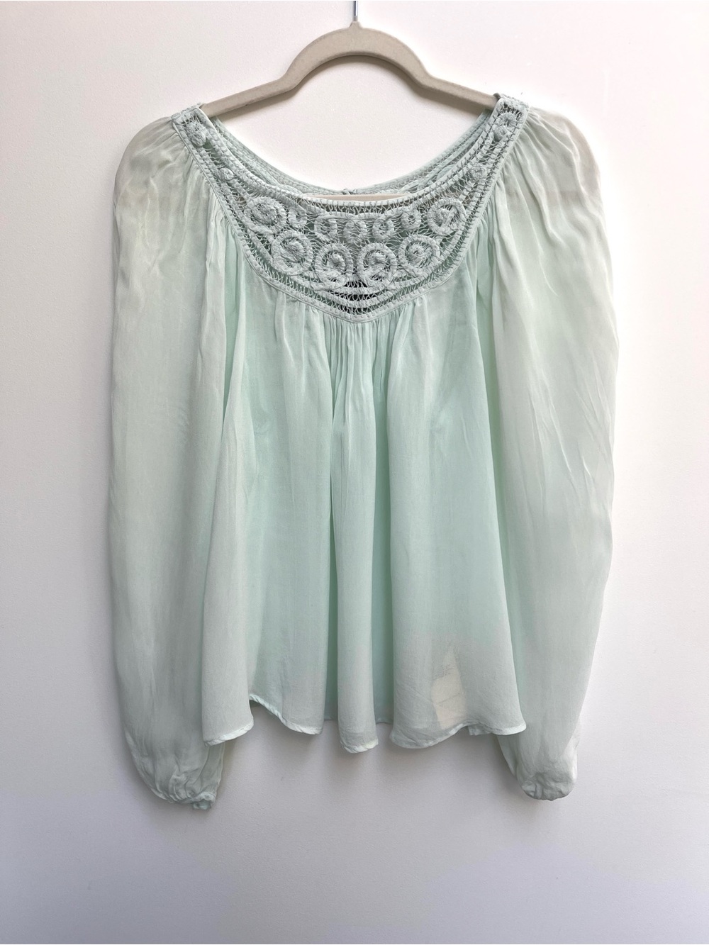 Anthropologie, Vanessa Virginia, lace scroll peasant blouse, pale green. Size 6